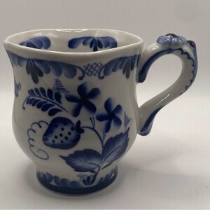Vintage GZHEL BLUE & WHITE PORCELAIN Russian Tea Cup Strawberry Pattern Signed